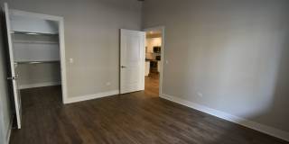 3833 N Broadway Gallery 128