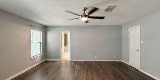 Beautiful 3/2 Available for Immediate Move In! Gallery 12
