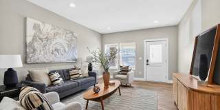Charming 2BR Townhome in Indianapolis Gallery 9