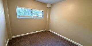 Downstairs 2BR/1BA Riverside Duplex Apartment Gallery 10