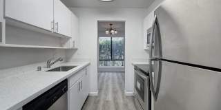 Large 1 Bedroom in Walnut Creek, Gym, Pool, Walk to Town Gallery 5