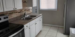 Newly Remodeled 2/1 Gallery 4
