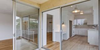 HUGE TOP FLOOR 2 BED 2 BATH IN PRIME SANTA MONICA! -FIREPLACE, BALCONY & GARAGE PARKING SPACE Gallery 15