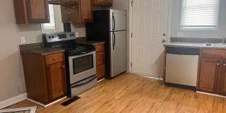 MOVE IN SPECIAL $250.00 OFF 1st Month's Rent- 2 bedroom, 1.5 bath apartment with W/D unit and shared fenced in yard! Gallery 31