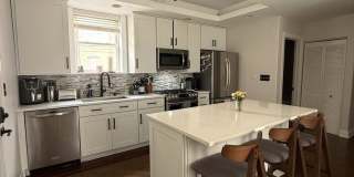 526 W CORNELIA Avenue Gallery 3