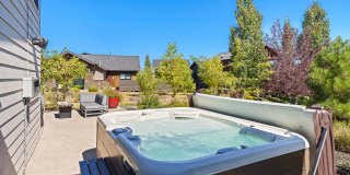 Fully Furnished 4-Bedroom Tetherow Home | Hot Tub + Home Services Included Gallery 31