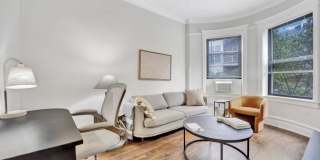 1004 W Dakin Street, Gallery 1