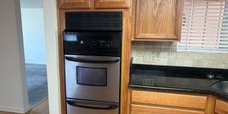 Charming 3 bedroom 2 bathroom home located in Hanford Gallery 8