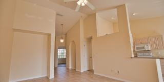 Annual Unfurnished 3rd Floor Condo in L Pavia with Community Pool! Gallery 10