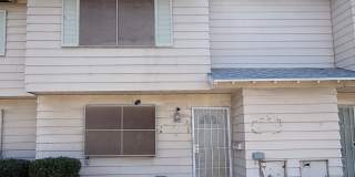 3 Bedroom Townhouse with a 2 car garage and a middle courtyard area Gallery 6