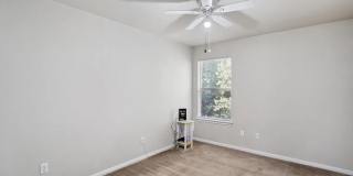 Room in 4 Bedroom Home in Austin Gallery 21