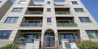 Limited-Time Move-In Special — Half Month FREE Rent! Luxury 3BR/2BA Condo – Near University of Chicago in the heart of Hyde Park! Gallery 1