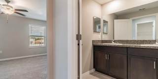 Modern 3BR/2.5BA Townhome with Pool Access & Deposit-Free Living! Gallery 10