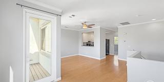 SD: 3BD/2BA Townhome in Carlsbad w/ Balcony, Community Pool & 2-Car Garage! SD: 3BD/2BA Townhome in Carlsbad w/ Balcony, Community Pool & 2-Car Garage! Gallery 1