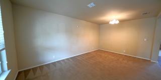 Spacious Home in Cibolo with 3 Car Garage! Realor Commission: $750 Gallery 8