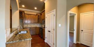 Available Now: 4 bedroom house Gallery 6