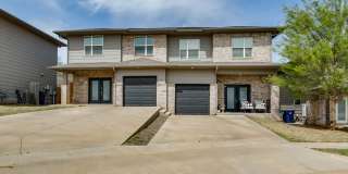 Brand New 3 Bed 2.5 Bath Duplex Includes Office Space (See Contact Info Below) Gallery 5