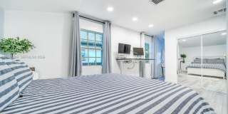 13801 NE 1st Avenue, Miami, FL 33161 - 2723 Gallery 12