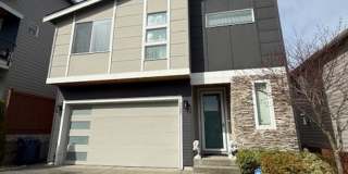 3Bd/2.25Ba Lynnwood Townhouse Gallery 1