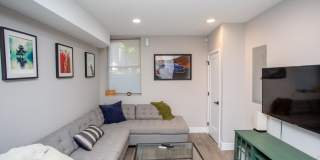 1815 INGERSOLL Street Gallery 52