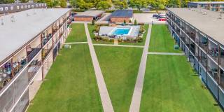 Lake Forest Apartments Gallery 11