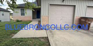 Gorgeous duplex in Raymore with a lot to offer along with new flooring. Gallery 1