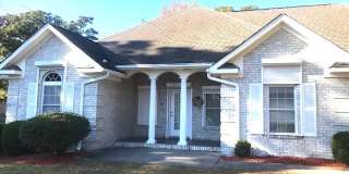 4 Bedroom, 2.5 Bath, Pet Friendly Home with Fenced Yard & Sunroom! Available Soon! Gallery 1