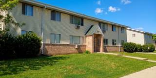 Updated 2BR Apartment | Heat Included | Kenosha Location Gallery 1