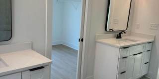 Room in 3 Bedroom Home at Plaza Ave SW Gallery 24