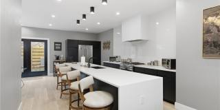 240 E Jefferson St Gallery 17