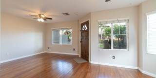 PRIME CORNER UNIT WITH CENTRAL AC!!! 3BR, 2.5BA WITH 2-CAR GARAGE Gallery 9