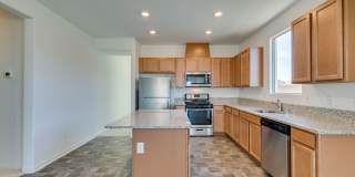 GORGEOUS SINGLE STORY WITH MANY UPGRADES*3 BEDROOMS*DEN! Gallery 1