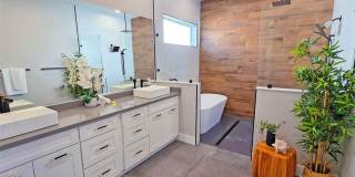 Bold Contemporary Sarasota Luxury Home. 4 Beds/ 4 Baths. Private Pool and Summer Grill. Gallery 30