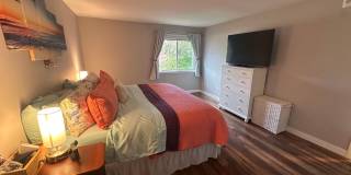 Rare Kirkland Condo on the Juanita Waterfront! Available August 1st, 2026! Gallery 7