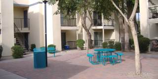 MELROSE DISTRICT CONDO WITH HUGE MOVE-IN SPECIAL – HALF OFF FIRST & SECOND MONTH’S RENT! Gallery 4