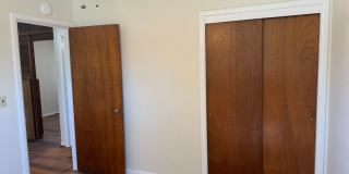 Beautifully updated 3-bedroom 1 bath duplex in Springfield! Gallery 11