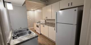 Charming Lower Unit 1 Bedroom with Gourmet Kitchen Gallery 4