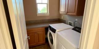 Stunning Corner Home in King City with Washer/Dryer Included, Private Courtyard! Gallery 14