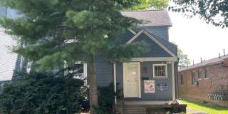 4 bedroom 1 1/2 bath single family house with yard. Gallery 54