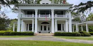 Stately Mansion on 17 Acres with Enormous Magnolia Trees Gallery 1