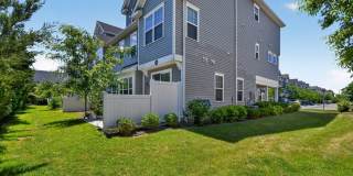 Spacious 3BR Condo in Highland Park Gallery 1