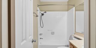 Stunning Updated 2BD/2BA Condo in Signal Hill AVAILABLE FOR IMMEDIATE MOVE IN Gallery 29