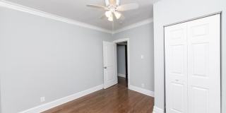 2514 W Belle Plaine Gallery 10