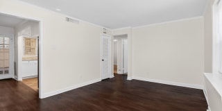 Lovely Two Bedroom Condo in Cotswold! Gallery 4