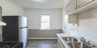 Charming 4BR House in Toledo Gallery 5