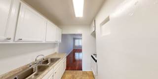 Adams Apartments...Gorgeous Newly Remodeled One Bedroom..Great Location! Gallery 4