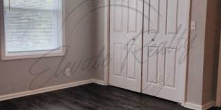 Second Floor One Bedroom Updated Apartment with Laundry Hook Ups! Gallery 16