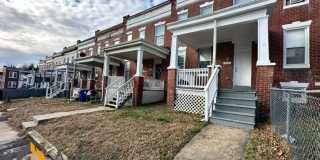 3 Bedroom and a Den Home with Fenced Yard and Eat In Kitchen on Linnard Street Gallery 1