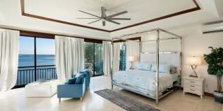 Wailupe Seaside Haven: Beachfront Luxury Home w/ Infinity Pool & City Proximity Gallery 15