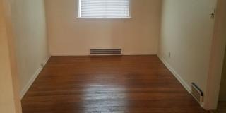 4 bedroom, 2 full bath bungalow near Cedar and Warrensville 4 bedroom, 2 full bath bungalow near Cedar and Warrensville Gallery 3